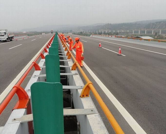 道路隔離護欄設(shè)置規(guī)范